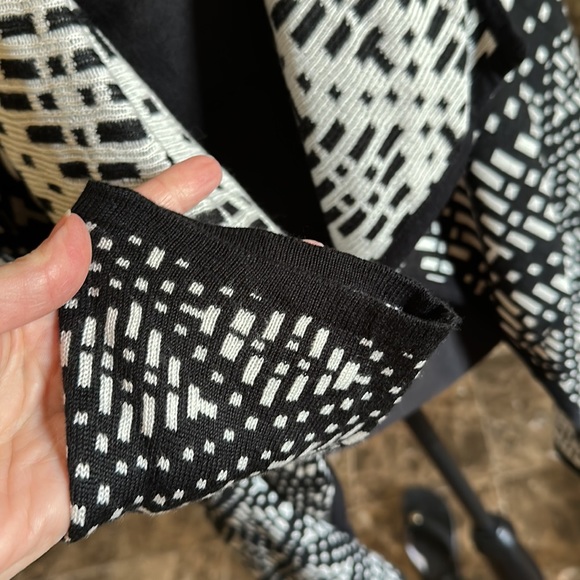 BAR III geometric open knit cardigan asymmetric hem - Picture 4 of 9